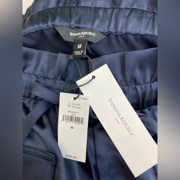 BANANA REPUBLIC NWT WOMEN’S SATIN CARGO JOGGER IN PREPPY NAVY SZ M - Picture 4 of 8